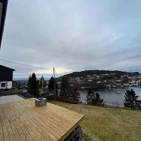 Modern Apartment, Stunning View, Large Garden! Lii