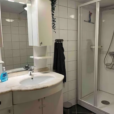 Modern Apartment, Stunning View, Large Garden!