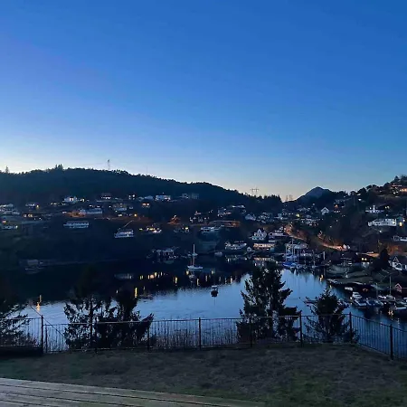 Modern Apartment, Stunning View, Large Garden! Lii